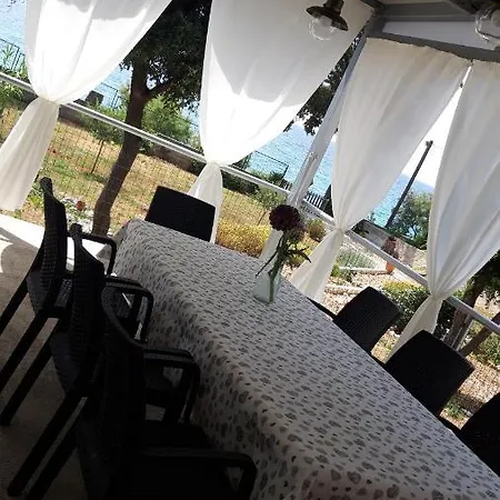 Semesterbostad Beach House Wild Paradise Silba